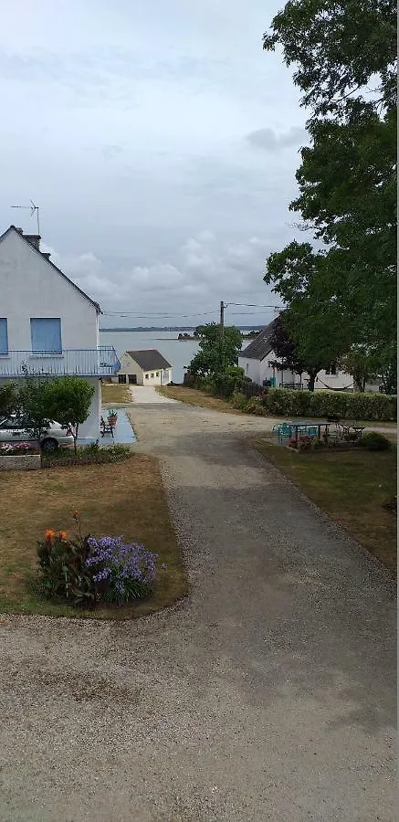 Au Calme, Les Pieds Dans L'Eau, 106 Route De La Pointe De Ruault 56370 Sarzeau Apartment